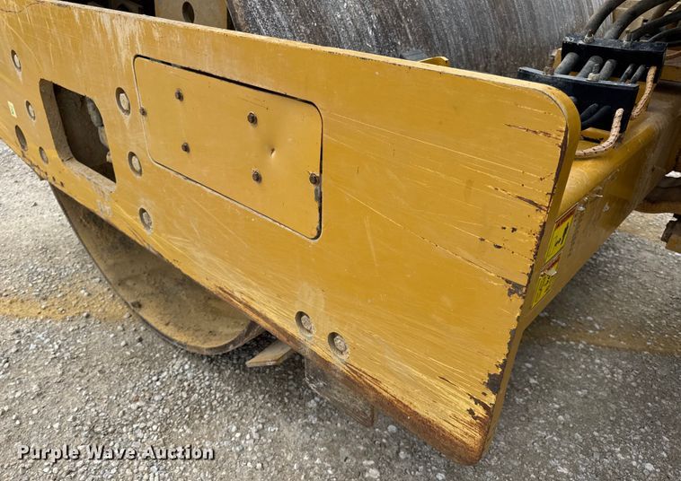 image for item DW3472 2016 Caterpillar CS56B single drum vibratory roller