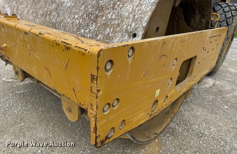 image for item DW3472 2016 Caterpillar CS56B single drum vibratory roller