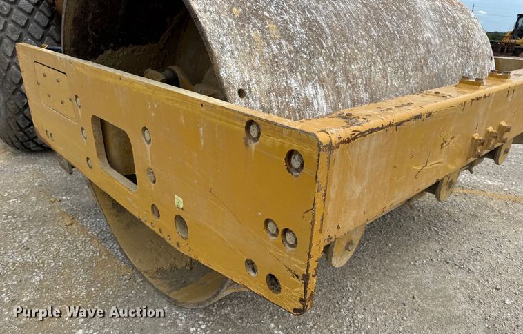 image for item DW3472 2016 Caterpillar CS56B single drum vibratory roller