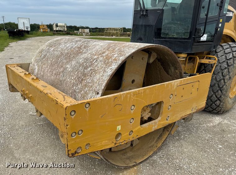 image for item DW3472 2016 Caterpillar CS56B single drum vibratory roller