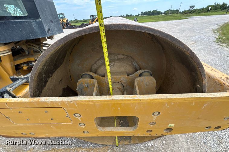 image for item DW3472 2016 Caterpillar CS56B single drum vibratory roller