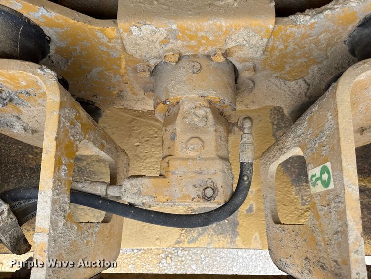 image for item DW3472 2016 Caterpillar CS56B single drum vibratory roller