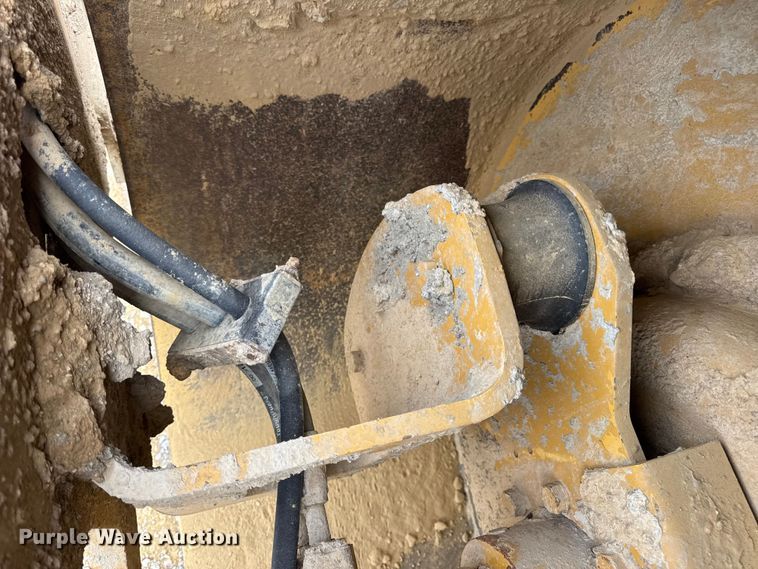 image for item DW3472 2016 Caterpillar CS56B single drum vibratory roller