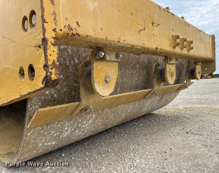 image for item DW3472 2016 Caterpillar CS56B single drum vibratory roller