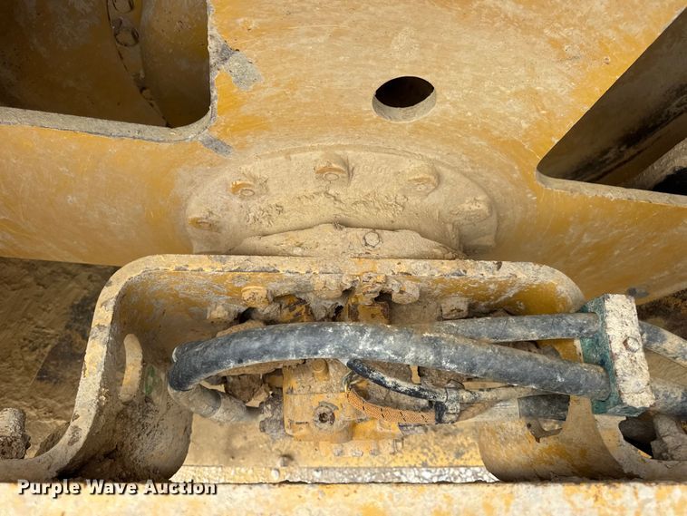 image for item DW3472 2016 Caterpillar CS56B single drum vibratory roller