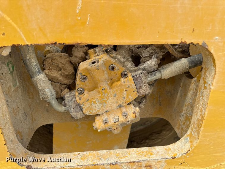 image for item DW3472 2016 Caterpillar CS56B single drum vibratory roller