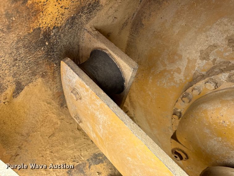 image for item DW3472 2016 Caterpillar CS56B single drum vibratory roller