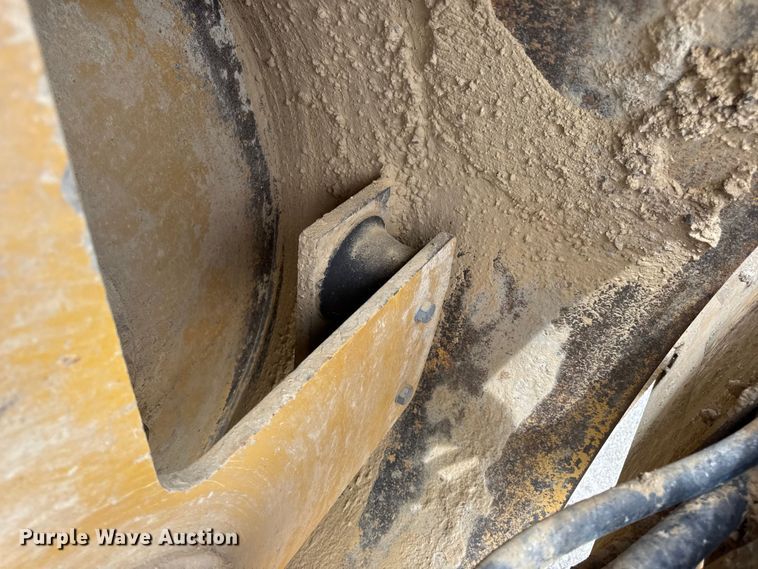 image for item DW3472 2016 Caterpillar CS56B single drum vibratory roller