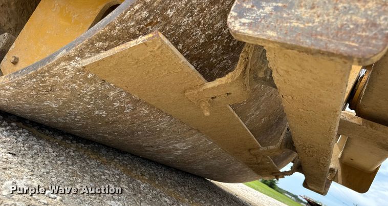 image for item DW3472 2016 Caterpillar CS56B single drum vibratory roller