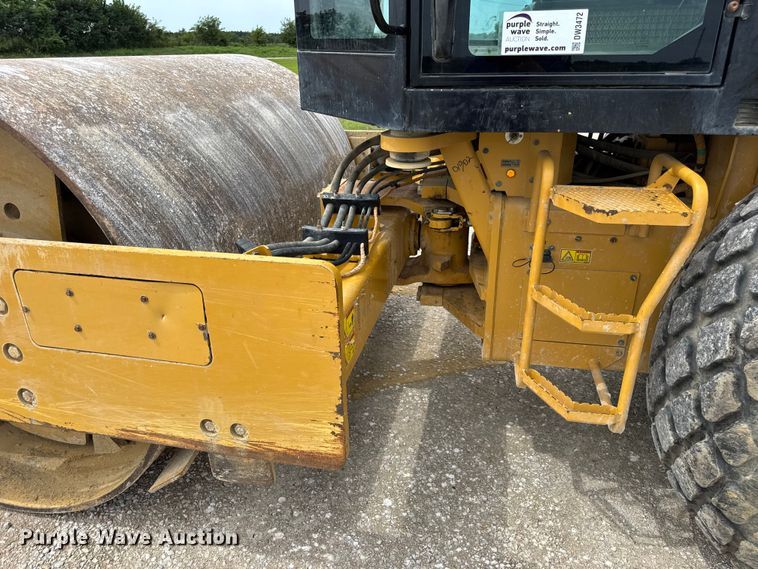 image for item DW3472 2016 Caterpillar CS56B single drum vibratory roller