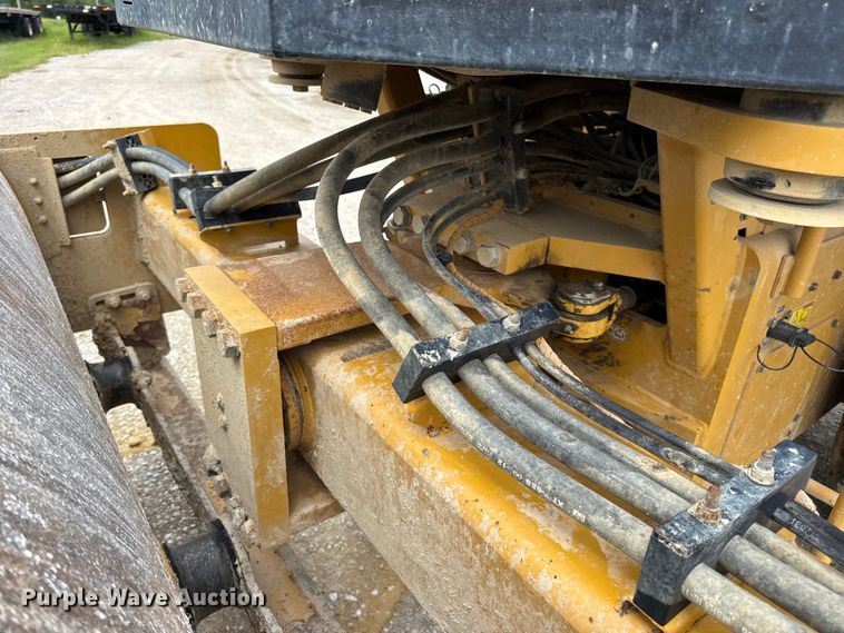 image for item DW3472 2016 Caterpillar CS56B single drum vibratory roller