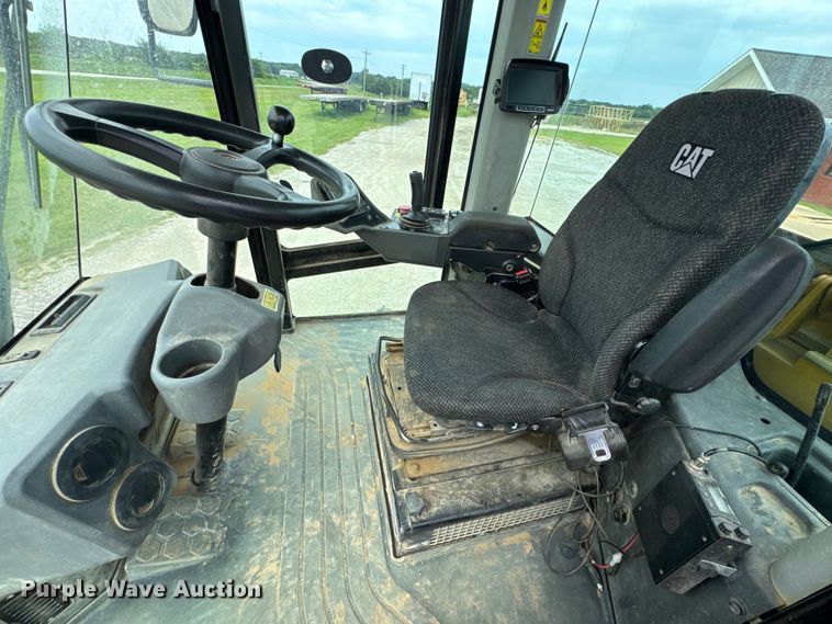 image for item DW3472 2016 Caterpillar CS56B single drum vibratory roller