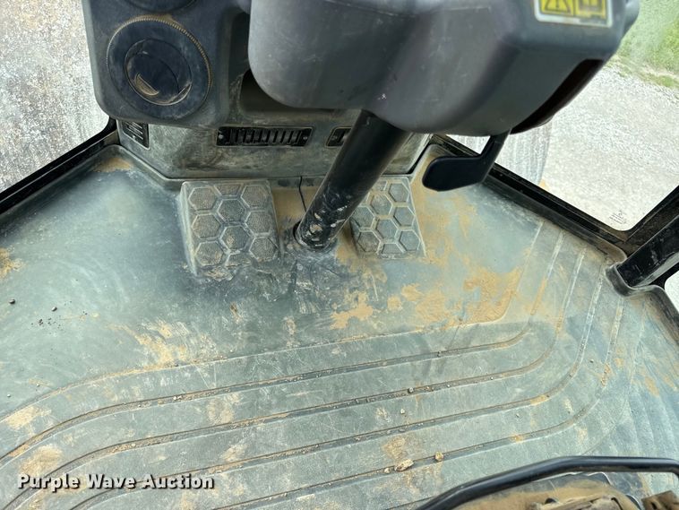 image for item DW3472 2016 Caterpillar CS56B single drum vibratory roller