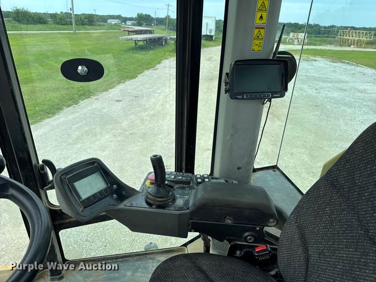 image for item DW3472 2016 Caterpillar CS56B single drum vibratory roller