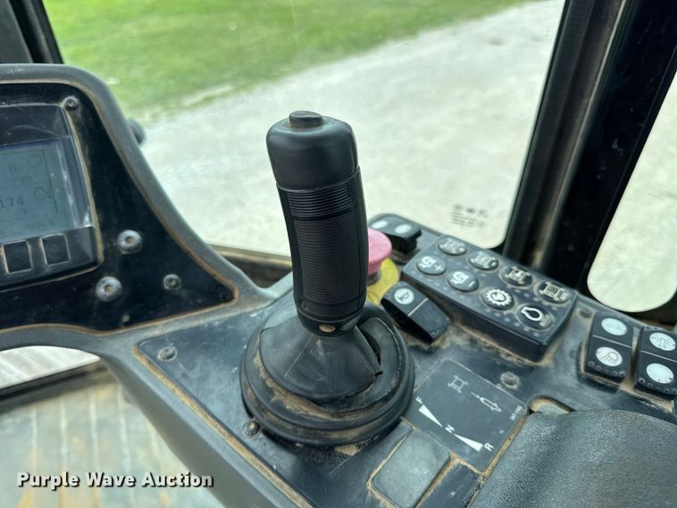 image for item DW3472 2016 Caterpillar CS56B single drum vibratory roller