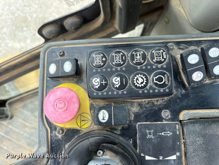 image for item DW3472 2016 Caterpillar CS56B single drum vibratory roller