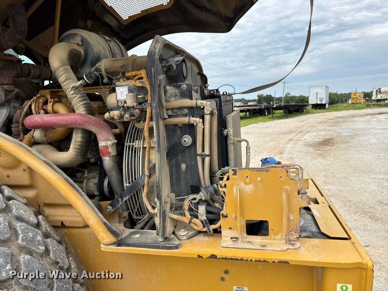 image for item DW3472 2016 Caterpillar CS56B single drum vibratory roller