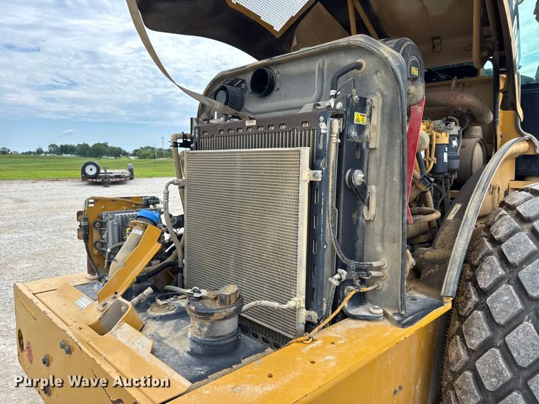 image for item DW3472 2016 Caterpillar CS56B single drum vibratory roller