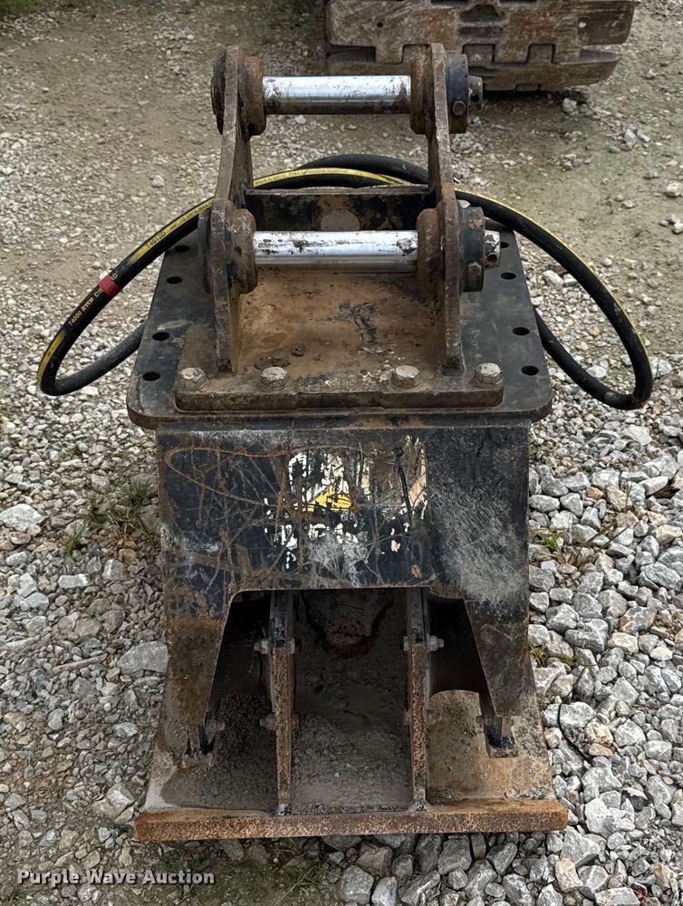 image for item DW3473 Caterpillar CVP40 plate compactor