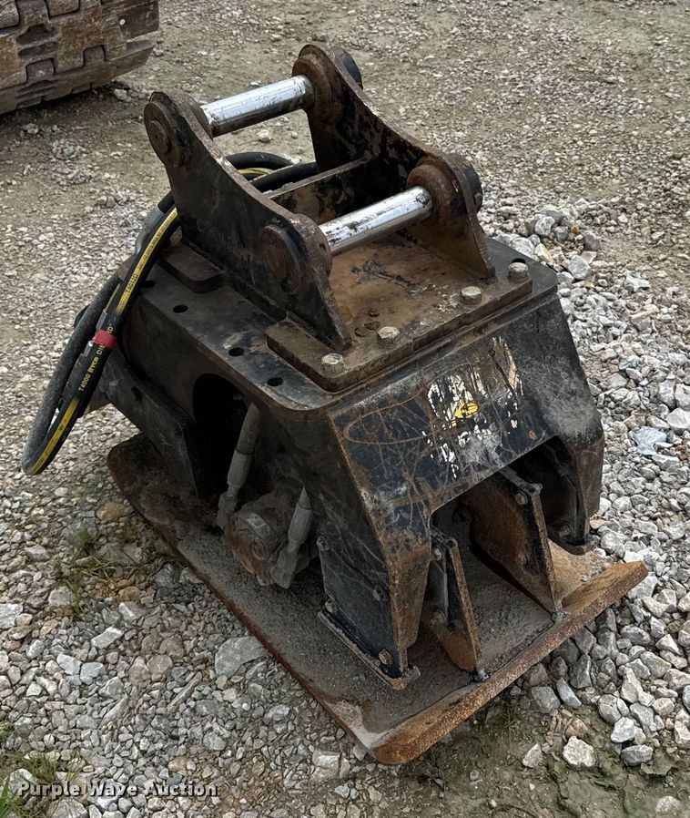 image for item DW3473 Caterpillar CVP40 plate compactor