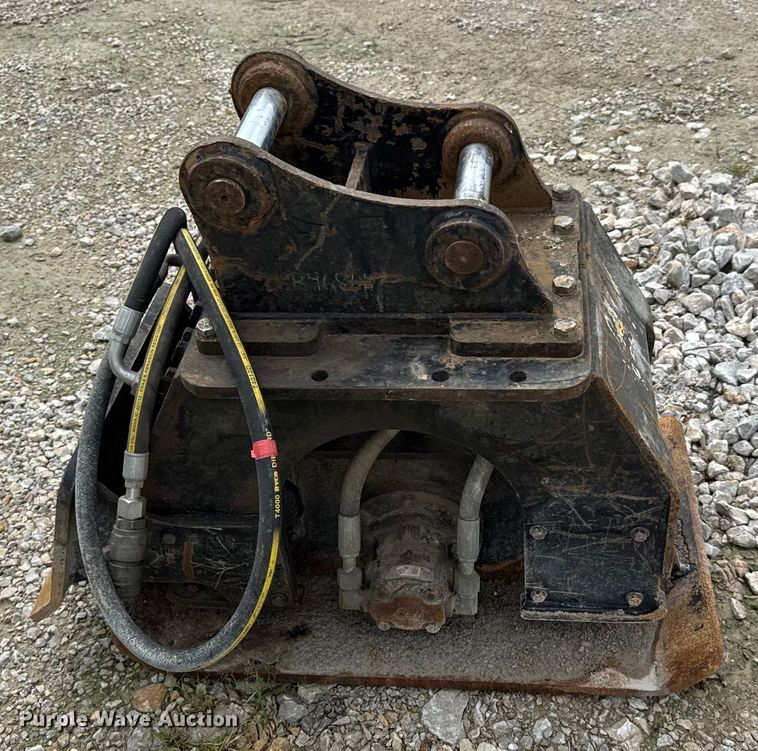 image for item DW3473 Caterpillar CVP40 plate compactor