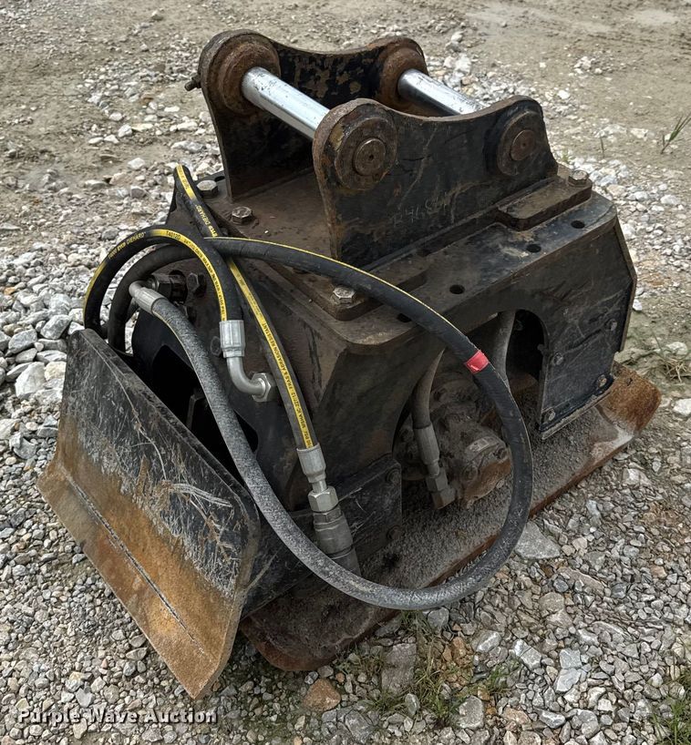 image for item DW3473 Caterpillar CVP40 plate compactor