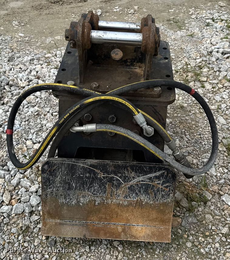 image for item DW3473 Caterpillar CVP40 plate compactor