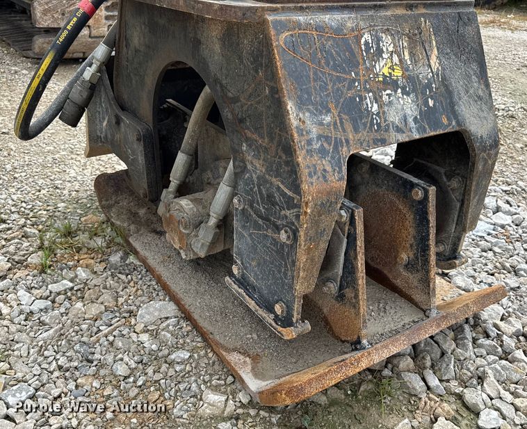 image for item DW3473 Caterpillar CVP40 plate compactor