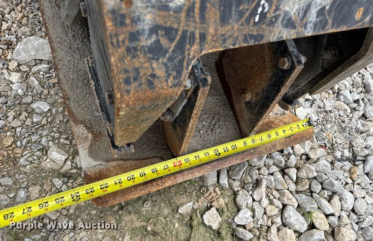 image for item DW3473 Caterpillar CVP40 plate compactor