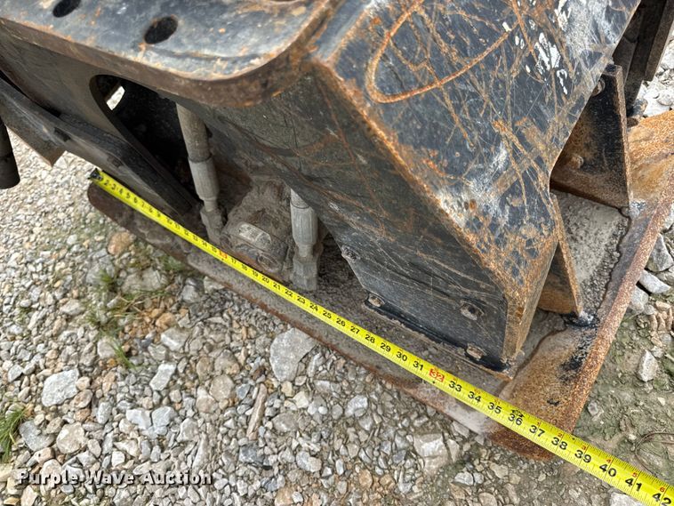 image for item DW3473 Caterpillar CVP40 plate compactor