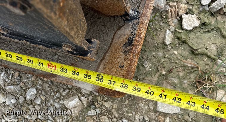 image for item DW3473 Caterpillar CVP40 plate compactor