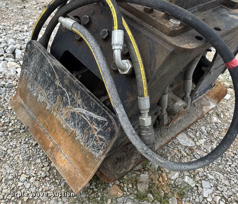 image for item DW3473 Caterpillar CVP40 plate compactor