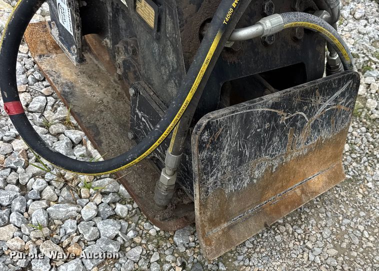 image for item DW3473 Caterpillar CVP40 plate compactor