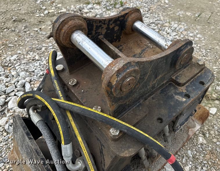 image for item DW3473 Caterpillar CVP40 plate compactor