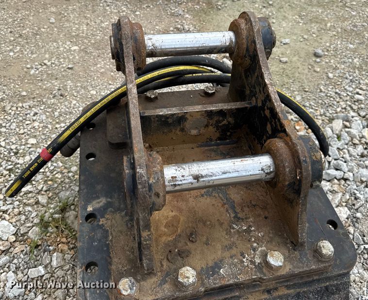 image for item DW3473 Caterpillar CVP40 plate compactor