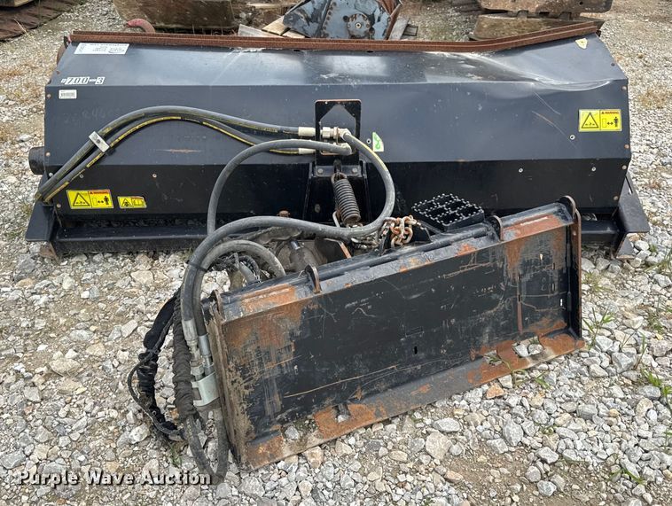 image for item DW3475 Caterpillar BA118C skid steer broom