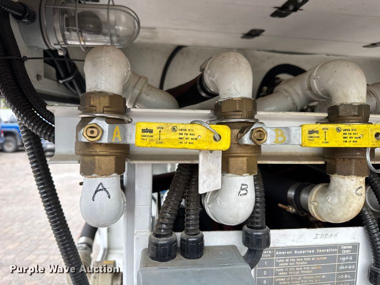 image for item DW3490 2005 Sauber Mfg. Co. 1594 oil filtration trailer