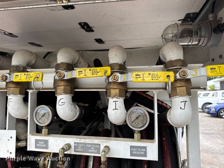 image for item DW3490 2005 Sauber Mfg. Co. 1594 oil filtration trailer