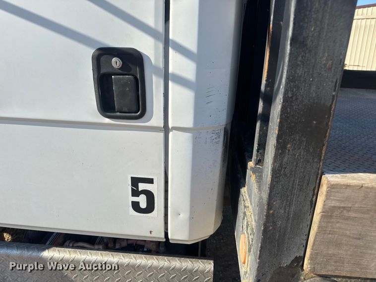 image for item DW3495 1999 Freightliner FL60 flatbed truck