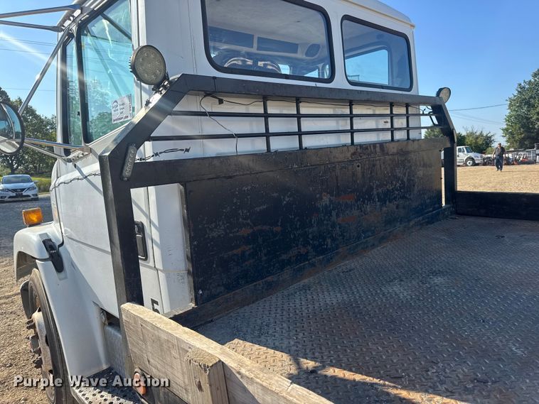 image for item DW3495 1999 Freightliner FL60 flatbed truck
