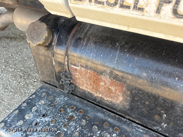 image for item DW3495 1999 Freightliner FL60 flatbed truck