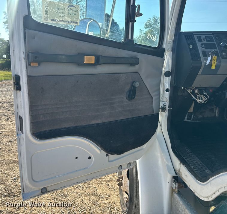 image for item DW3495 1999 Freightliner FL60 flatbed truck