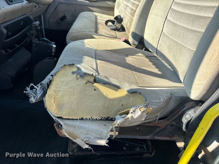 image for item DW3495 1999 Freightliner FL60 flatbed truck