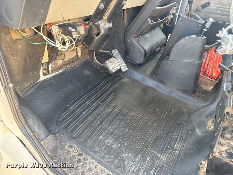 image for item DW3495 1999 Freightliner FL60 flatbed truck