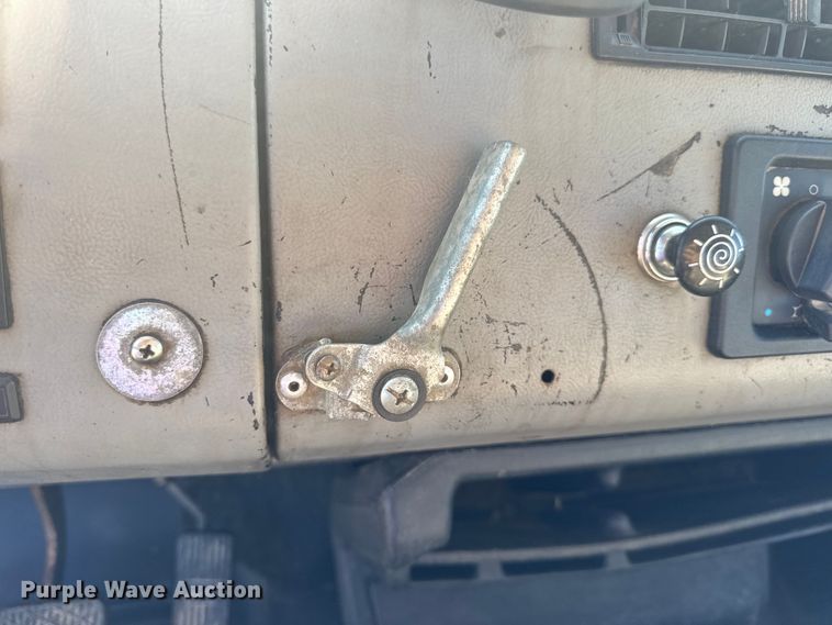 image for item DW3495 1999 Freightliner FL60 flatbed truck