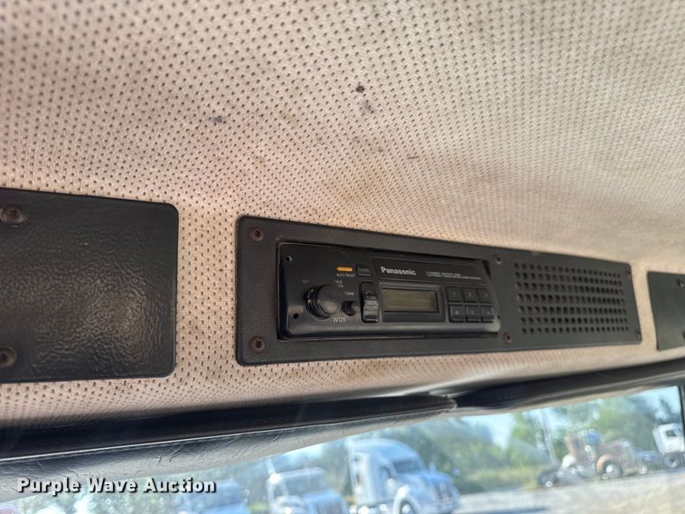 image for item DW3495 1999 Freightliner FL60 flatbed truck