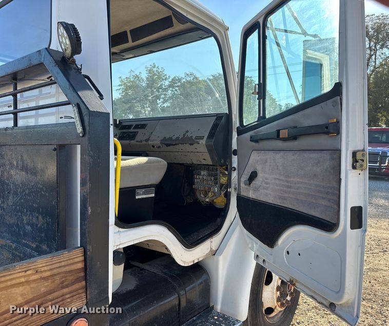 image for item DW3495 1999 Freightliner FL60 flatbed truck