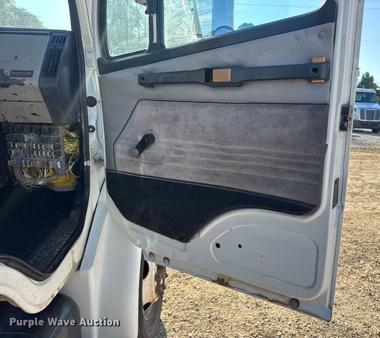 image for item DW3495 1999 Freightliner FL60 flatbed truck