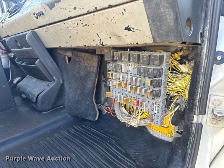 image for item DW3495 1999 Freightliner FL60 flatbed truck