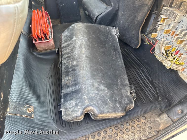 image for item DW3495 1999 Freightliner FL60 flatbed truck